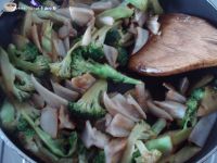 西兰花炒鸡脆骨