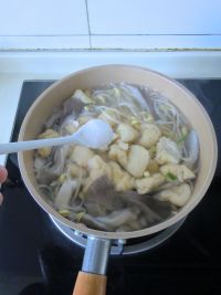 虾皮油豆腐黄豆芽汤