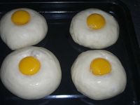 蛋黄肉松面包