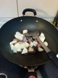 土豆焖鸭腿