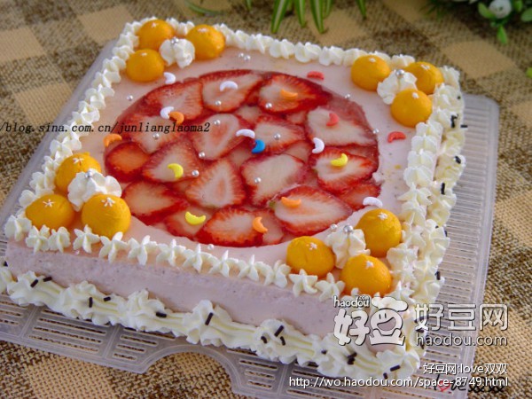 草莓果冻装饰蛋糕