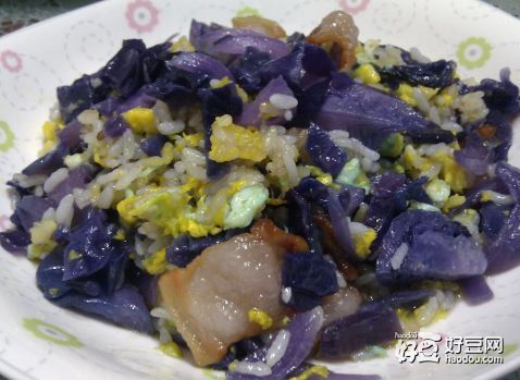紫甘蓝咸肉蛋炒饭