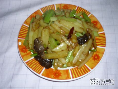 土豆条炒芹菜