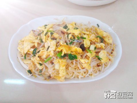 酱香绿豆芽鸡蛋拌面