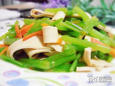 芹菜炒豆腐皮