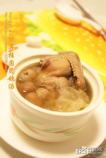 银耳桂圆煲鸽汤