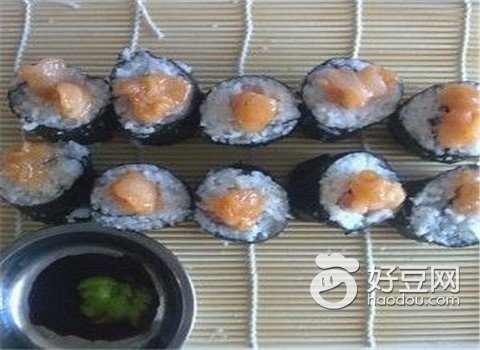 海螺肉寿司卷