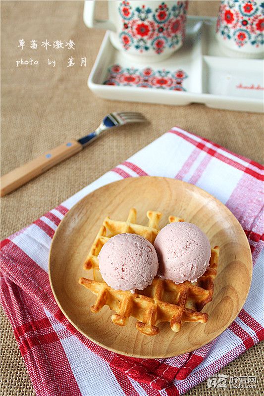 草莓冰激凌—夏日里的草莓味丝滑享受