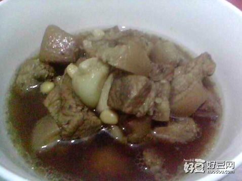 砂锅黄豆炖肉