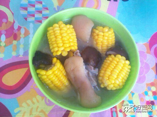 香菇玉米猪脚汤