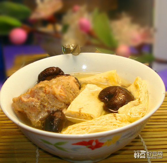 冻豆腐香菇猪骨汤