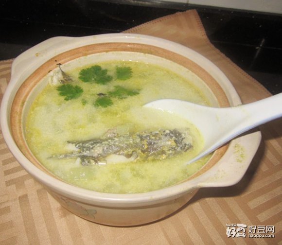 豆浆煮黄骨鱼