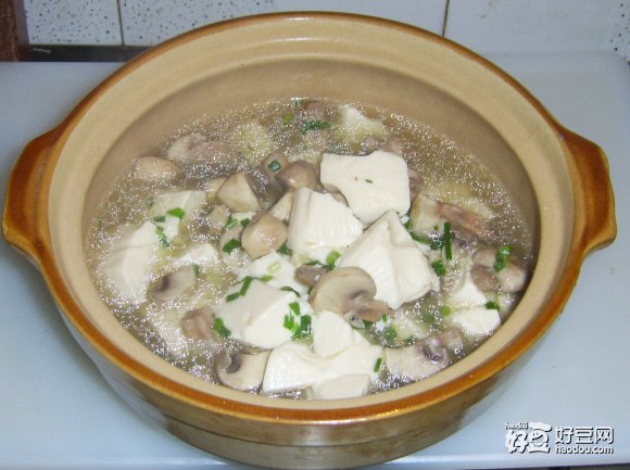 蘑菇肉片豆腐汤