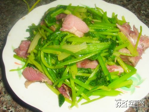 芹菜炒鸭腿肉