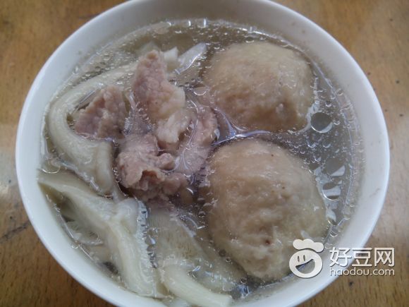 平菇贡丸瘦肉汤