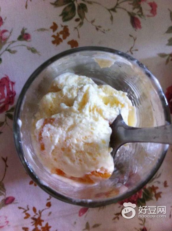 黄桃果酱冰淇淋