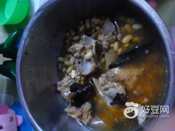 灵芝黄豆猪骨汤