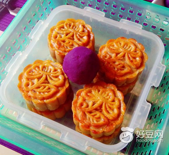 广式紫薯蛋黄月饼
