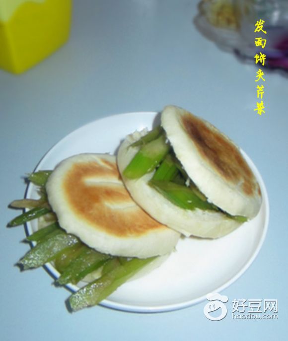 发面饼夹芹菜