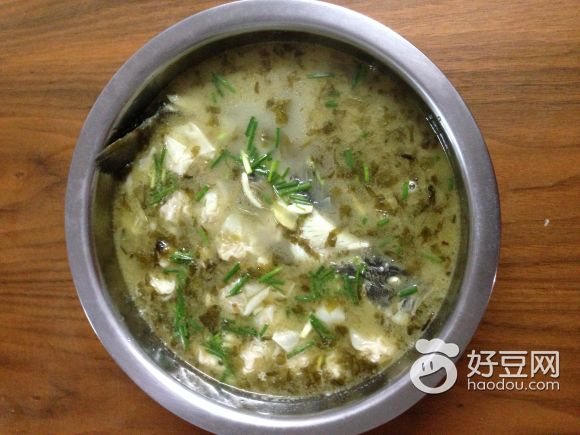 鲈鱼雪菜笋丝馄饨汤