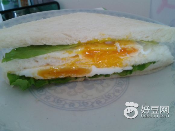 鸡蛋生菜三明治