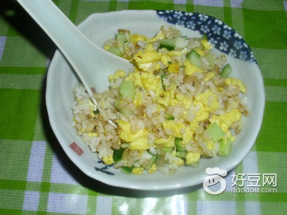 黄瓜鸡蛋炒糙米饭