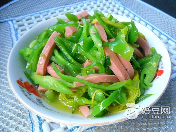 青椒肉肠黄花菜