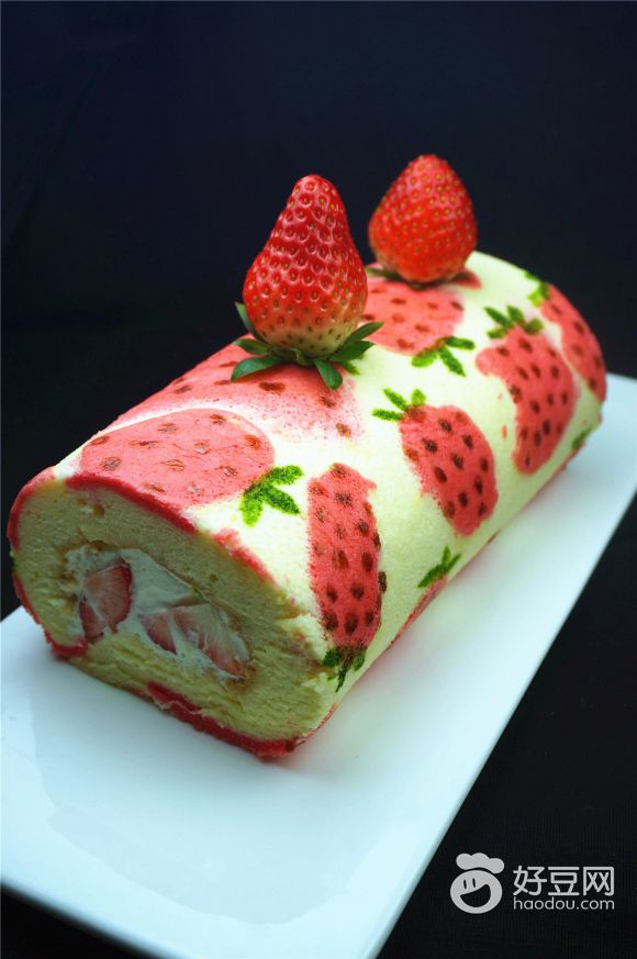 草莓彩绘蛋糕