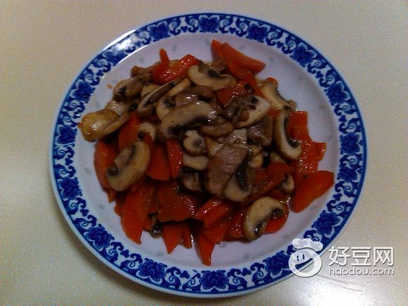 胡萝卜蘑菇炒肉