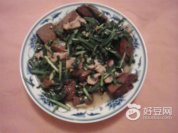 瘦肉猪红炒韭菜