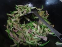 青茄子炒肉丝