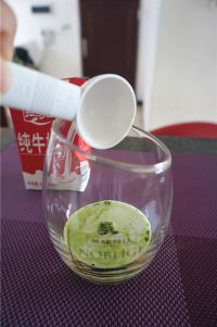 冰绿茶牛奶