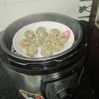 青椒炒韭菜猪肉丸子