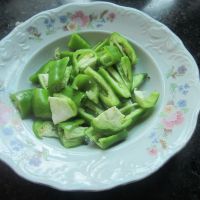 青椒炒韭菜猪肉丸子