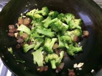 西兰花炒腊肉