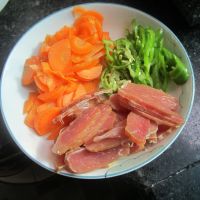 红萝卜烧瘦腊肉