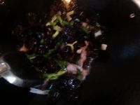 木耳大蒜炒肉