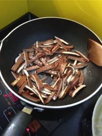 蒜苗辣炒酱香干