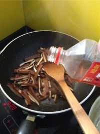 蒜苗辣炒酱香干