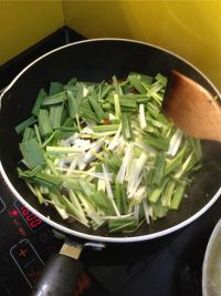 蒜苗辣炒酱香干