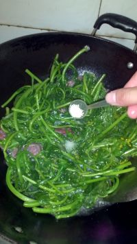 油菜尖炒腊肠