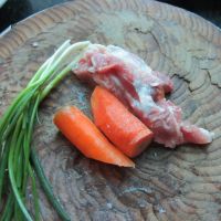 大葱胡萝卜炒肉