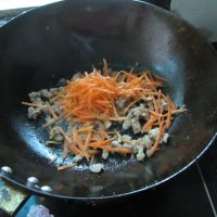 大葱胡萝卜炒肉