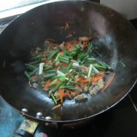 大葱胡萝卜炒肉