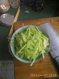 蒜末拌莴笋