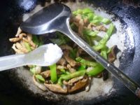 青椒香菇炒五花肉