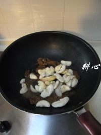 菱角米炒肉片