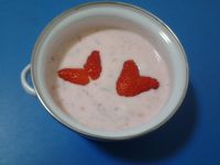 草莓酸奶奶昔
