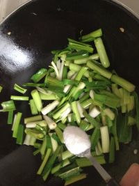 蒜苗炒鸡蛋