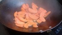胡萝卜炒肉肠
